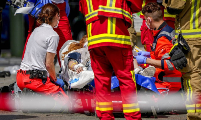 Βερολίνο: Οι πρώτες εικόνες από το σημείο όπου Ι.Χ. που έπεσε πάνω σε πλήθος