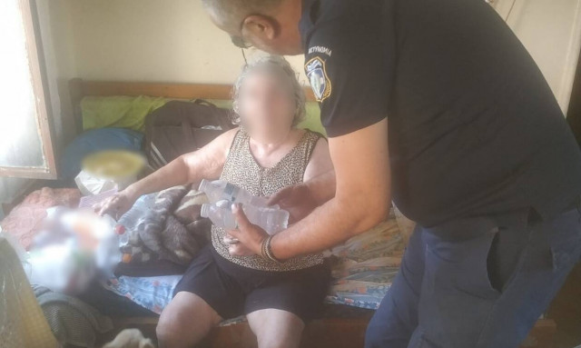 Κίνηση ανθρωπιάς στις Σέρρες: Αστυνομικοί έτρεξαν στο σπίτι ηλικιωμένης για να της δώσουν νερό