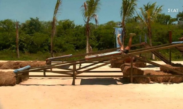 Survivor: Τρομακτική πτώση για τον Σπύρο με το κεφάλι – Μεταφέρθηκε στο νοσοκομείο (vid)