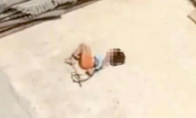 Ινδία: Αδιανόητο περιστατικό - Έδεσε και άφησε το παιδί της στην ταράτσα επειδή δεν διάβαζε