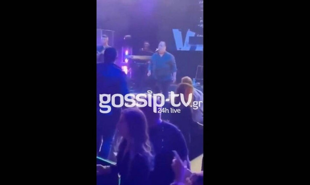 Άγριο ξύλο σε συναυλία του Βασίλη Καρρά: «Ρε παιδιά, έλεος» (vid)