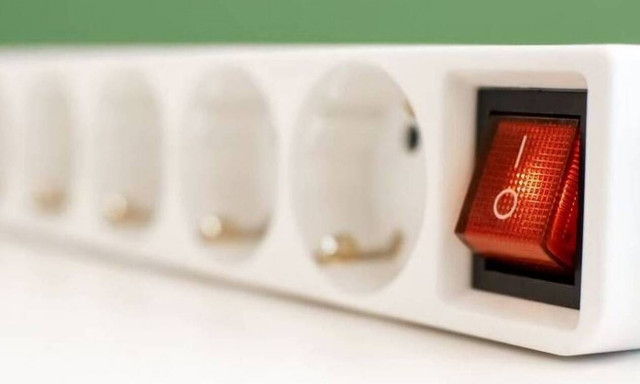 Μπόνους από την κυβέρνηση στα νοικοκυριά που κάνουν οικονομία στο ρεύμα