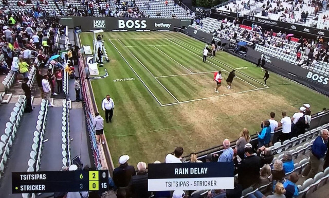 Στέφανος Τσιτσιπάς: Η βροχή διέκοψε τον αγώνα του στη Στουτγκάρδη