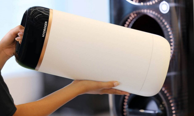 Η Toyota εξελίσσει μπουκάλες υδρογόνου