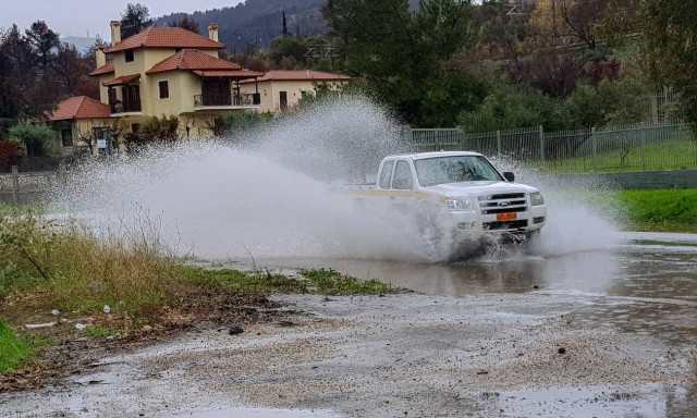 Καιρός live: Η Genesis κυκλώνει τη χώρα! Χαλάζι στην Κέρκυρα, «πνίγηκαν» Ξάνθη, Λάρισα και Κοζάνη