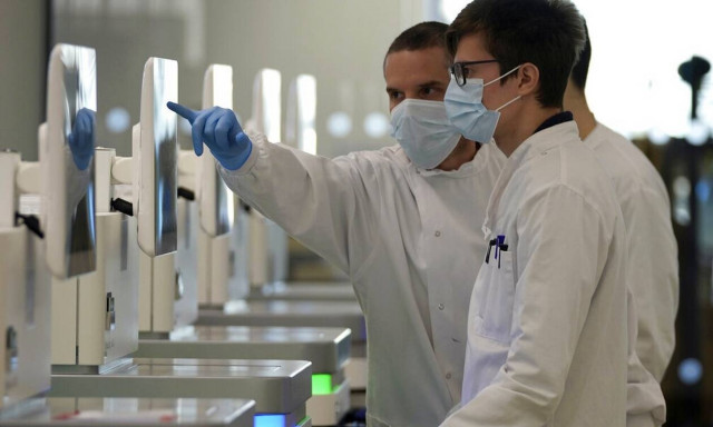 Ψάχνουν για ευλογιά των πιθήκων δύο ασθενείς με πυρετό και εξανθήματα