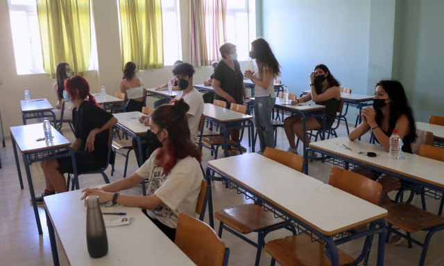 Πανελλήνιες 2022: Δείτε τις απαντήσεις στην Ιστορία - Τα θέματα σε Φυσική, Οικονομία