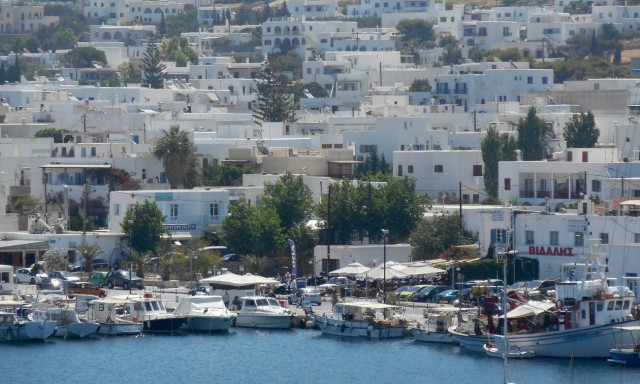 Θεαματική άνοδο σημειώνουν οι αφίξεις τουριστών στην Πάρο