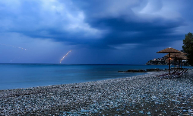 Καιρός: Ποιες περιοχές θα πλήξει σήμερα η κακοκαιρία Genesis - Καταιγίδες και στην Αττική