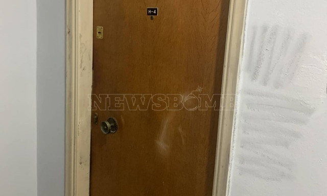 Στη ΜΕΘ ο άστεγος που μαχαιρώθηκε στην Καλλιθέα – Καταθέτει η 52χρονη σύντροφός του