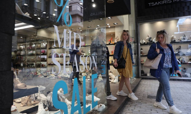 Αγίου Πνεύματος: Για ποιους είναι αργία – Πώς θα λειτουργήσουν τα καταστήματα