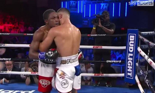 Μποξέρ προσπάθησε να δαγκώσει το αυτί του αντιπάλου του κατά τη διάρκεια αγώνα