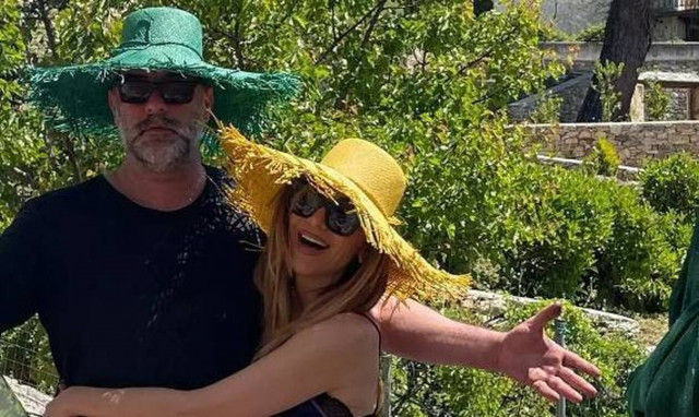 Δέσποινα Βανδή – Βασίλης Μπισμπίκης: Διακοπές στο νησί που γνωρίστηκαν