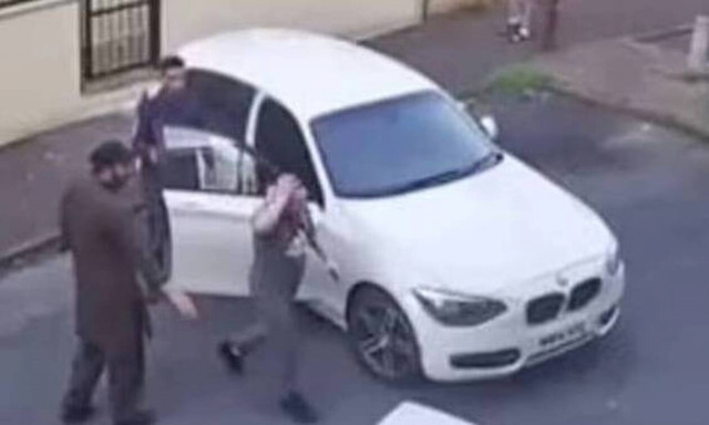 Κτηνωδία στη Βρετανία: Πάτησε γάτα με το αυτοκίνητο και γελούσε μπροστά στους ιδιοκτήτες