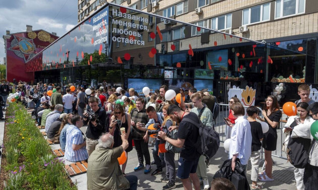 Τα McDonalds επέστρεψαν στη Ρωσία: Άνοιξαν ξανά ως «Vkusno & tochka» - Κοσμοσυρροή στα εστιατόρια