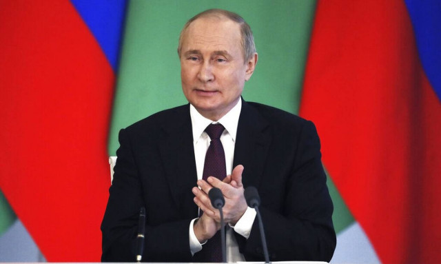 Βλαντιμίρ Πούτιν: Υπερήφανοι για τα επιτεύγματα και τις στρατιωτικές νίκες των προγόνων μας