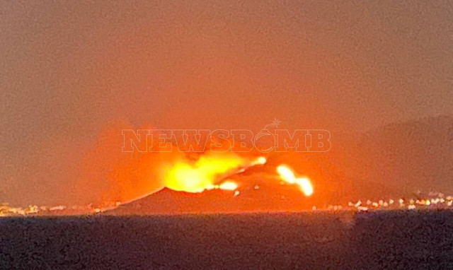 Πάρος: Φωτιά τώρα στην περιοχή του Μώλου