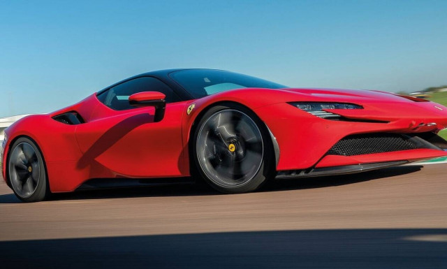 Η Ferrari SF90 VS θα πιάσει τα 1.000