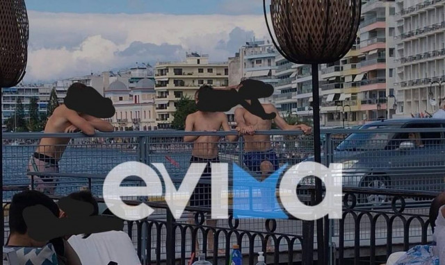 Χαλκίδα: Παιδιά βάζουν σε κίνδυνο τη ζωή τους και πηδάνε από την παλιά γέφυρα της πόλης