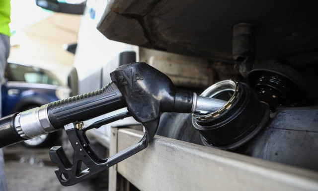 Καύσιμα: «Φωτιά» η βενζίνη με 2,8ευρώ/λίτρο στα νησιά – Έρχονται και τα 2,5 ευρώ στην Αττική