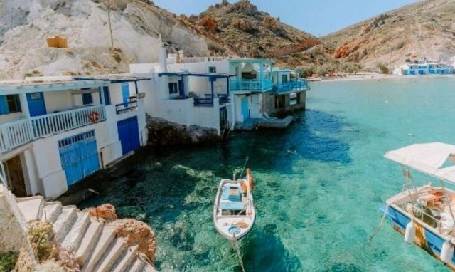 Οι ακραίες τιμές των καταλυμάτων στις Κυκλάδες την εβδομάδα του Δεκαπενταύγουστου