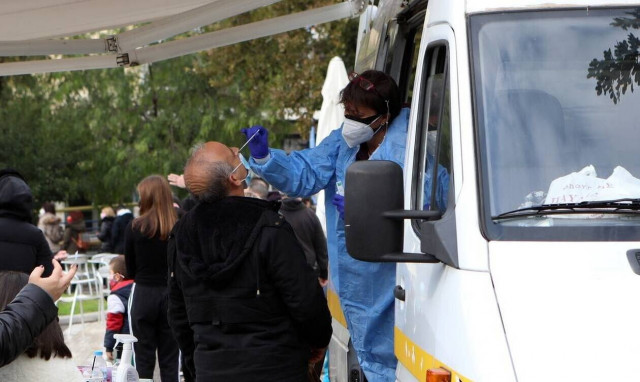 Τζανάκης - Κορονοϊός: Τα στελέχη Ο4, Ο5 που επικρατούν είναι εξαιρετικά νοσογόνα - Φόβοι για 6ο κύμα