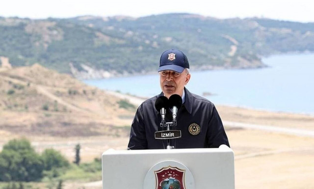 Εκτός ελέγχου ο Ακάρ – Αντιπαράθεση με Έλληνες βουλευτές