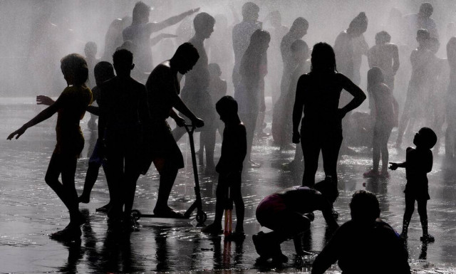 Στο έλεος ακραίου καύσωνα Ισπανία και Γαλλία - Φόβοι για καταστροφικές πυρκαγιές
