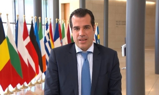 Στο Λουξεμβούργο ο Θάνος Πλεύρης