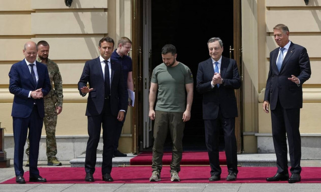 Ειρωνικός και επικριτικός ο Μεντβέντεφ για την επίσκεψη των Ευρωπαίων ηγετών στο Κίεβο