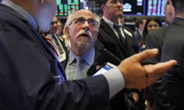 Ρέει αίμα στις αγορές – Ξεπούλημα σε μετοχές και ομόλογα, σε κλοιό πιέσεων το Χρηματιστήριο Αθηνών