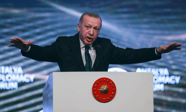 Επίθεση στον Ερντογάν από πρώην αντιπρόεδρό του