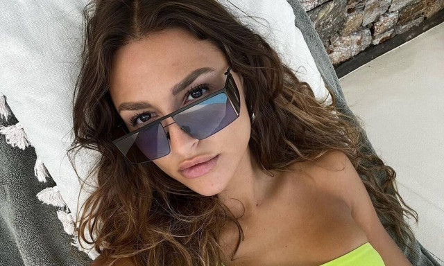 Ναυσικά Παναγιωτακοπούλου: Η πρώην Survivor κάνει γυμναστική με το μαγιό της και «ανάβει φωτιές»