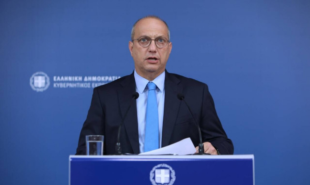 Γιάννης Οικονόμου: Δείτε live την ενημέρωση των πολιτικών συντακτών