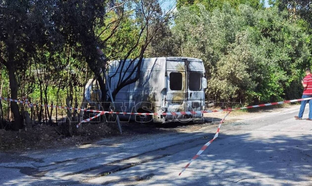 Γέρακας: Επαγγελματίες οι δολοφόνοι – Γάζωσαν τον 38χρονο από το βαν, το έκαψαν και έφυγαν με μηχανή