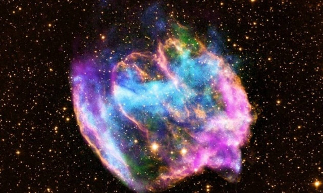 Ανακαλύφθηκαν η πιο γρήγορη έκρηξη νόβα και ακόμη ένα σχετικά κοντινό στη Γη πολυπλανητικό σύστημα