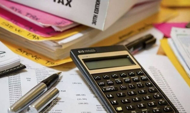 Φορολογικές δηλώσεις 2022: Στα 891 ευρώ ο μέσος φόρος των χρεωστικών εκκαθαριστικών