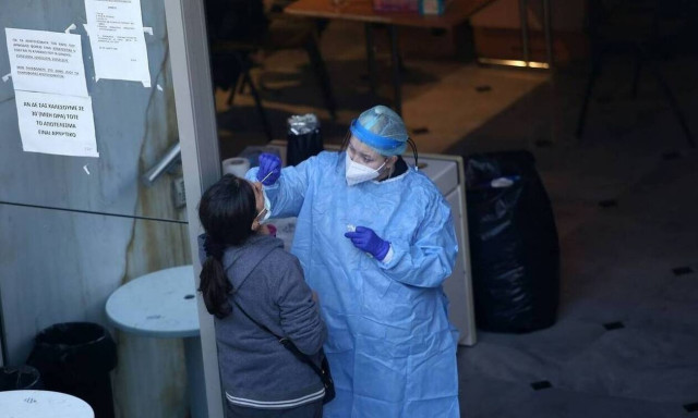 Greece confirms 4,832 new coronavirus infections on Monday, 11 deaths; 97 on ventilators