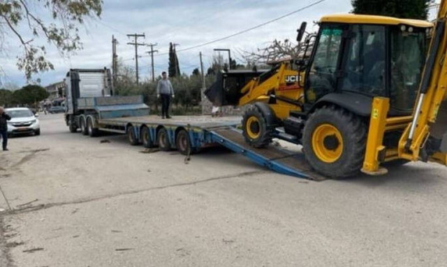 Πάτρα: Τροχαίο ατύχημα στην οδό Πανεπιστημίου - Συγκρούστηκε αυτοκίνητο με μπουλντόζα