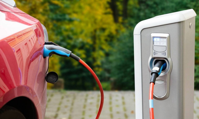 Γιατί οι Έλληνες δεν αγοράζουν ηλεκτρικό αυτοκίνητο;