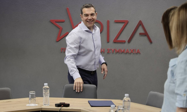 Πίσω από τις κλειστές πόρτες: Ο Τσίπρας, ο ΣΕΒ και τα σενάρια του «Μεγάλου Συνασπισμού»