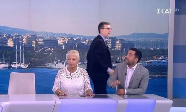 Έφυγε από το στούντιο ο Άρης Πορτοσάλτε - «Δεν μας παρατάς πρωί - πρωί» (video)