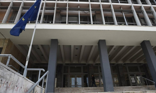 Θεσσαλονίκη: «Έπεσε πάνω στο μαχαίρι» υποστηρίζει η 31χρονη που μαχαίρωσε τον σύζυγό της