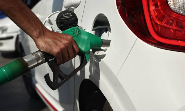 Νέα μέτρα στήριξης με επιδότηση καυσίμων και επιταγή ακρίβειας – «Κλειδώνουν» οι αποφάσεις