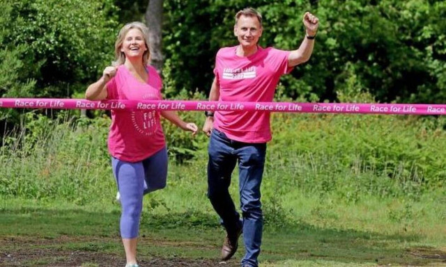 Βρετανία: Η μάχη του πρώην υπουργού Υγείας Τζέρεμι Χαντ με τον καρκίνο