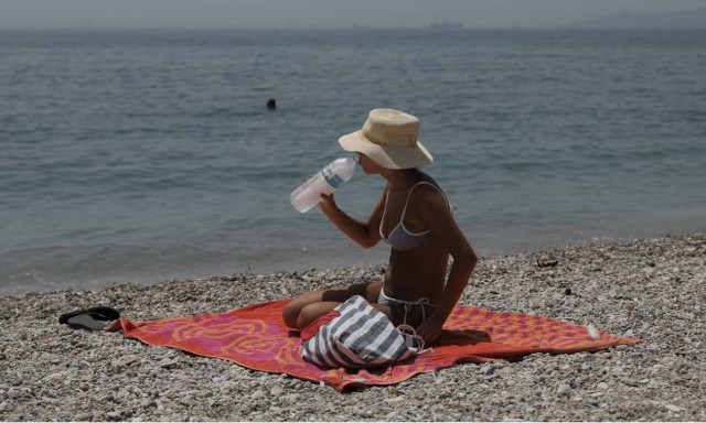 Έκτακτο δελτίο ΕΜΥ: Καύσωνας προ των πυλών - Πάνω από 40 βαθμούς ο υδράργυρος