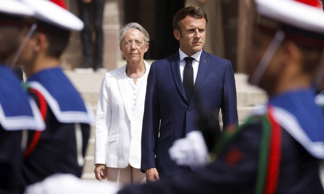 Γαλλία: Η πικρή νίκη του Μακρόν, η αβεβαιότητα της επόμενης ημέρας και οι κίνδυνοι