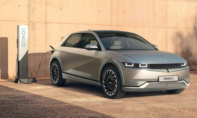 Το 55% των Ελλήνων θεωρεί ότι η ηλεκτροκίνηση είναι το μέλλον, αλλά…