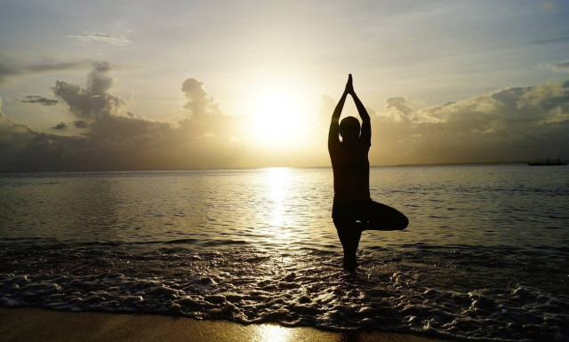 Το τεστ της ισορροπίας: Κινδυνεύετε αν δεν μπορείτε να σταθείτε στο ένα πόδι για 10 δευτερόλεπτα