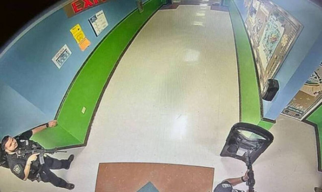 Tραγωδία στο Τέξας: Στο φως η πρώτη φωτογραφία των αστυνομικών την ώρα του μακελειού